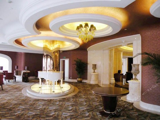 Imagen de los interiores del Hotel Ritan International Hotel. Foto 7