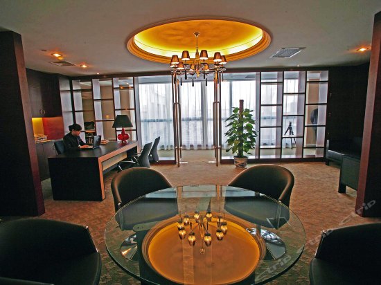 Imagen de los interiores del Hotel Ritan International Hotel. Foto 8