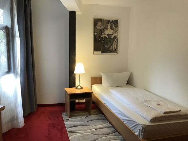 Imagen de la habitación del Hotel Ritter, Frankfurt. Foto 9