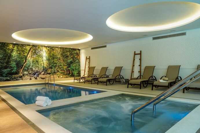 Imagen de la piscina del Hotel Rituaali. Foto 19