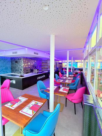 Imagen del bar/restaurante del Hotel Ritual Sireno Torremolinos - Adults Only. Foto 2