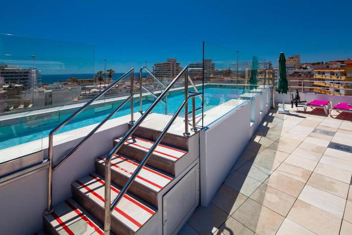 Imagen de la piscina del Hotel Ritual Sireno Torremolinos - Adults Only. Foto 7