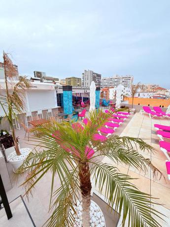 Imagen de la piscina del Hotel Ritual Sireno Torremolinos - Adults Only. Foto 10