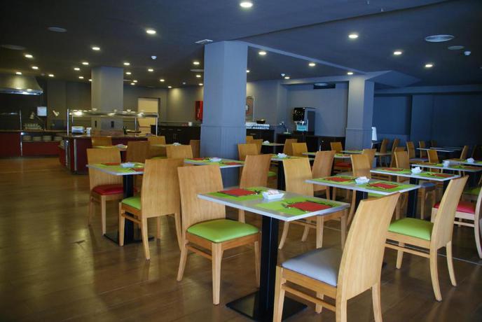 Imagen del bar/restaurante del Hotel Ritual Torremolinos - Adults Only. Foto 2
