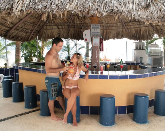 Imagen del bar/restaurante del Hotel Ritz Acapulco All Inclusive. Foto 5