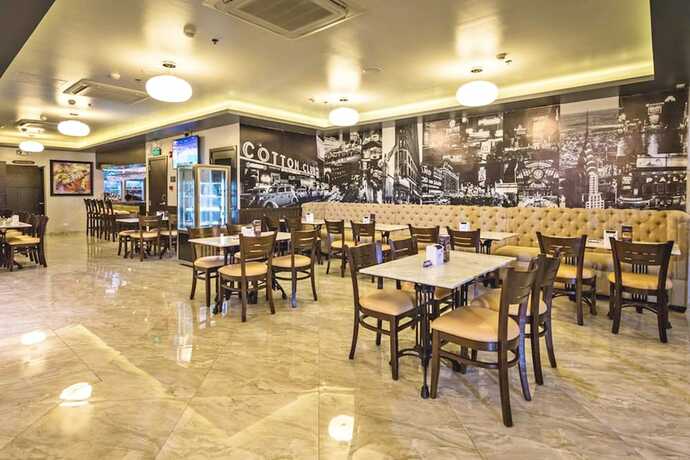 Imagen del bar/restaurante del Hotel Ritz Astor. Foto 19