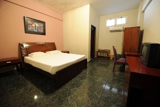 Imagen general del Hotel Ritz Capital. Foto 4