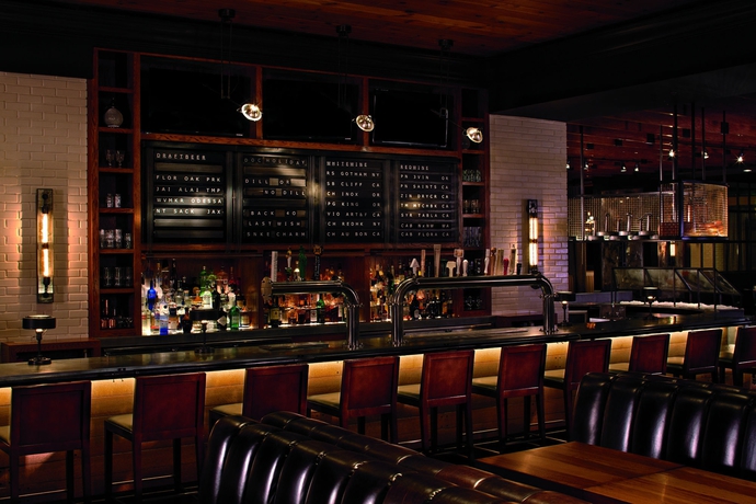 Imagen del bar/restaurante del Hotel Ritz Carlton Grande Lakes. Foto 2