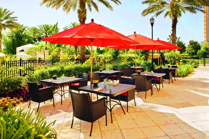 Imagen del bar/restaurante del Hotel Ritz Carlton Grande Lakes. Foto 4