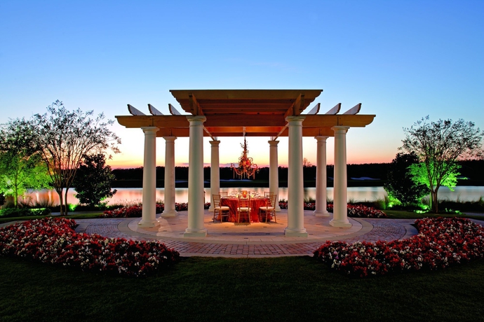 Imagen de los exteriores del Hotel Ritz Carlton Grande Lakes. Foto 10