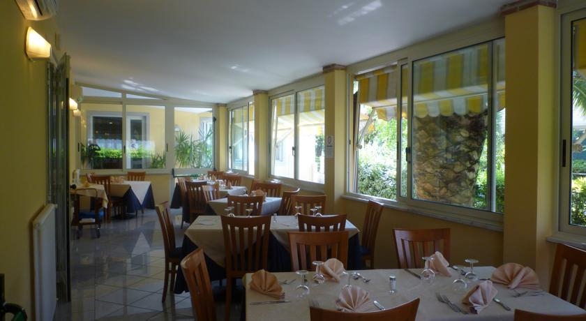Imagen del bar/restaurante del Hotel Ritz, Pietrasanta. Foto 2