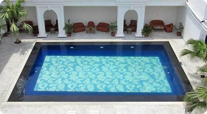Imagen de la piscina del Hotel Ritz Plaza, Amritsar. Foto 32