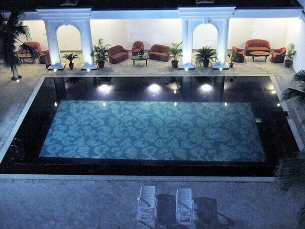 Imagen de la piscina del Hotel Ritz Plaza, Amritsar. Foto 33