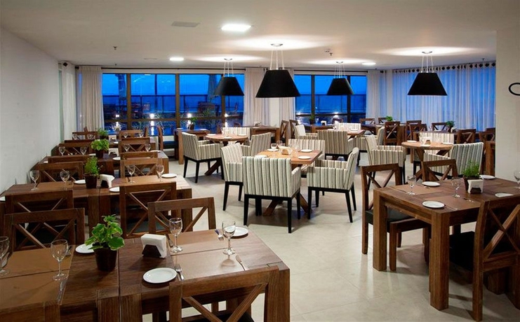 Imagen del bar/restaurante del Hotel Ritz Suites Grand Boutique. Foto 3