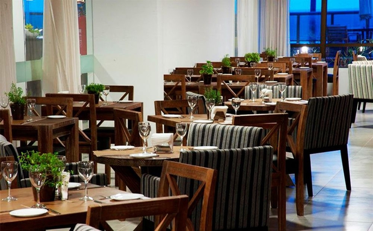 Imagen del bar/restaurante del Hotel Ritz Suites Grand Boutique. Foto 5