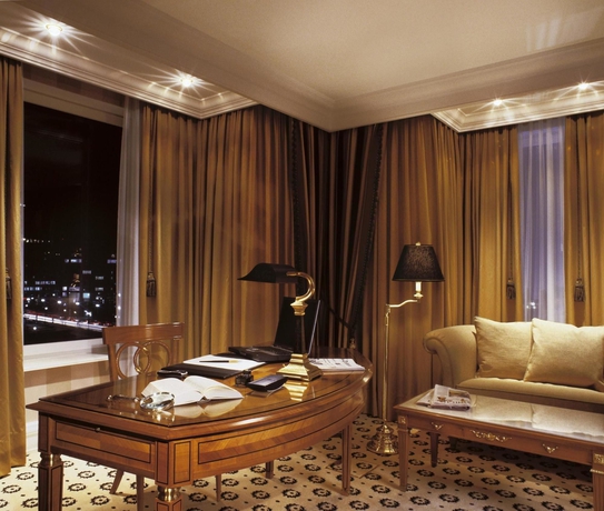 Imagen de la habitación del Hotel Ritz-Carlton Berlin. Foto 8