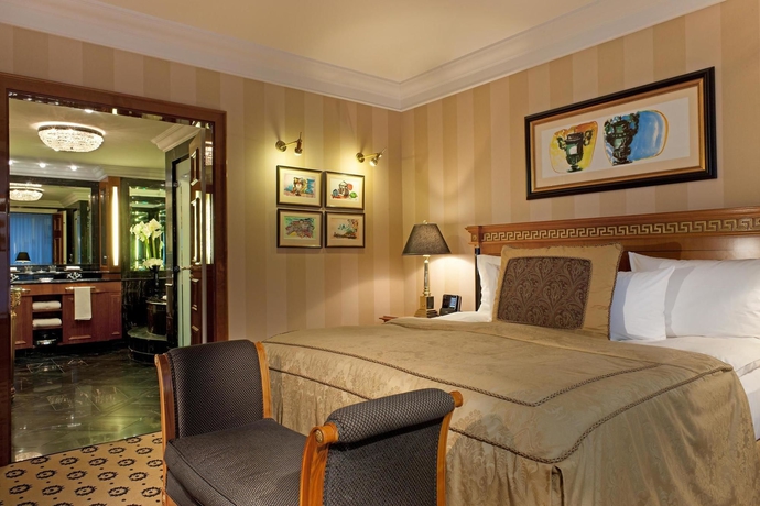 Imagen de la habitación del Hotel Ritz-Carlton Berlin. Foto 10