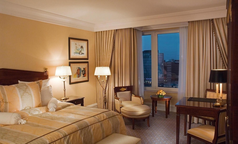 Imagen de la habitación del Hotel Ritz-Carlton Berlin. Foto 11