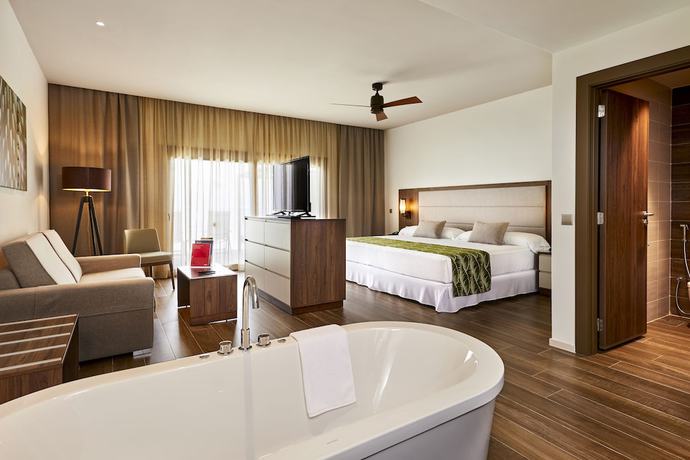 Imagen de la habitación del Hotel Riu Atoll-All Inclusive. Foto 10