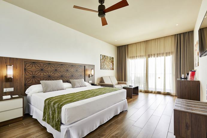 Imagen de la habitación del Hotel Riu Atoll-All Inclusive. Foto 16