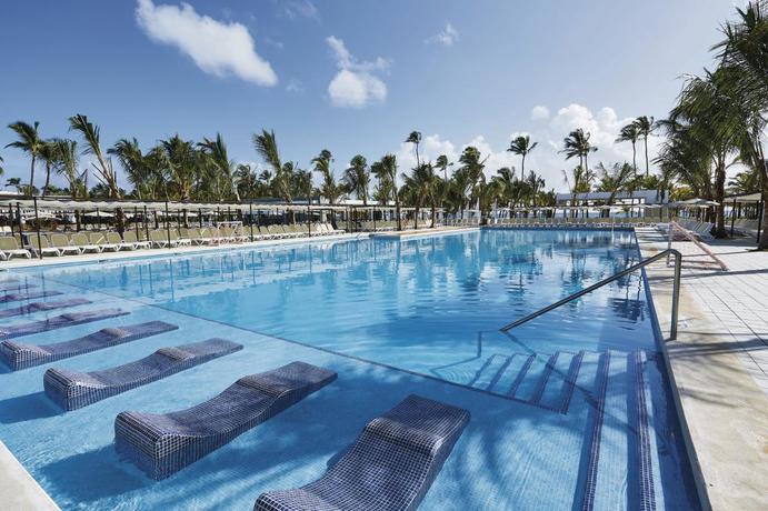 Imagen de la piscina del Hotel Riu Bambu - All Inclusive. Foto 14