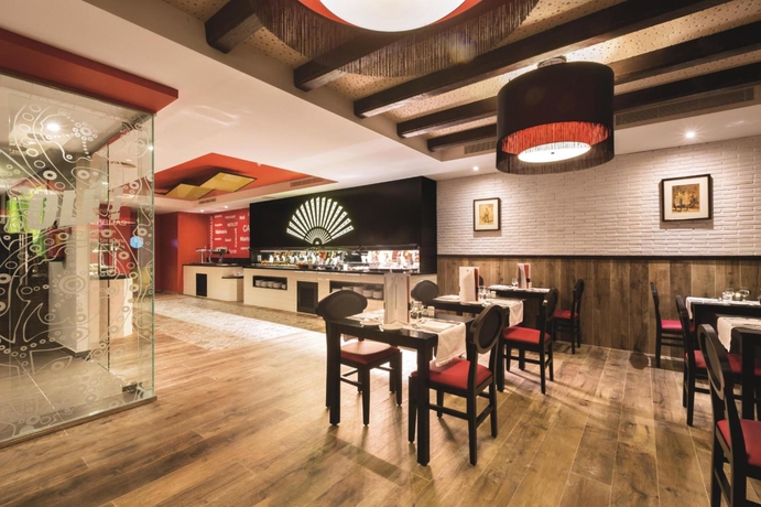 Imagen de los exteriores del Hotel Riu Bravo - 0'0 All Inclusive. Foto 11