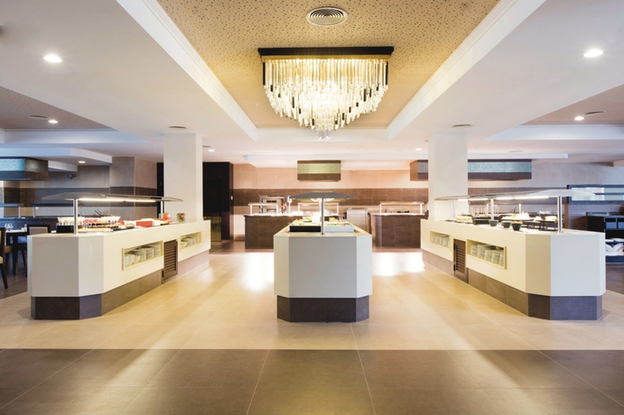 Imagen del bar/restaurante del Hotel Riu Bravo - 0'0 All Inclusive. Foto 3