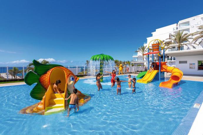 Imagen de la piscina del Hotel Riu Buenavista All Inclusive. Foto 17