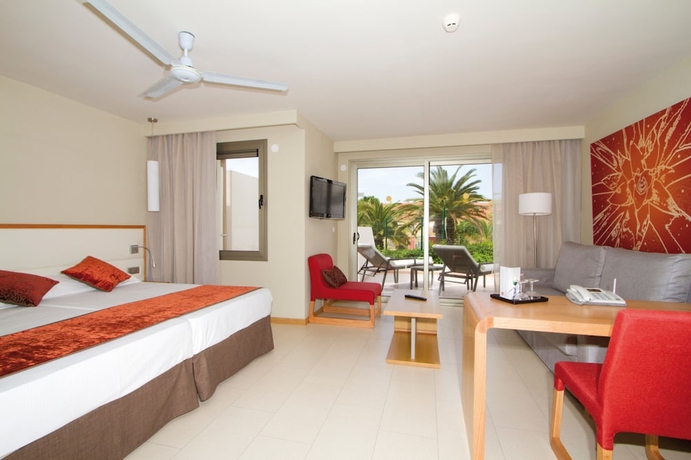 Imagen de la habitación del Hotel Riu Calypso. Foto 10