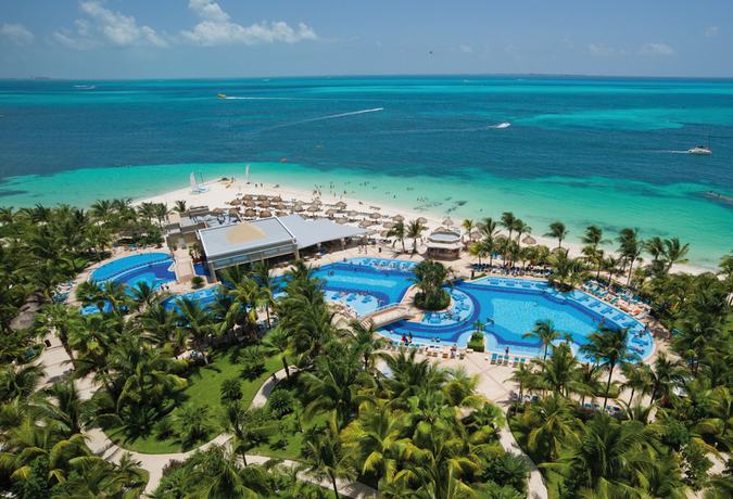 Imagen de los exteriores del Hotel Riu Caribe All Inclusive. Foto 6