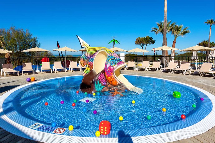 Imagen de la piscina del Hotel Riu Chiclana. Foto 13