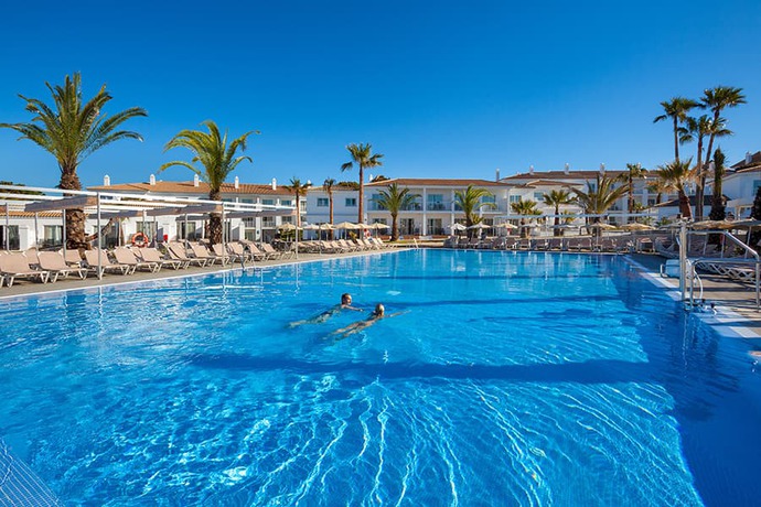 Imagen de la piscina del Hotel Riu Chiclana. Foto 14