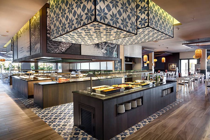 Imagen del bar/restaurante del Hotel Riu Chiclana. Foto 2