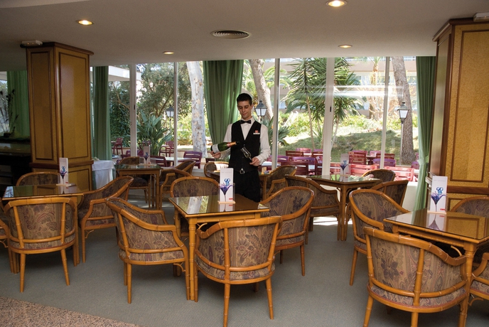 Imagen del bar/restaurante del Hotel Riu Concordia. Foto 4