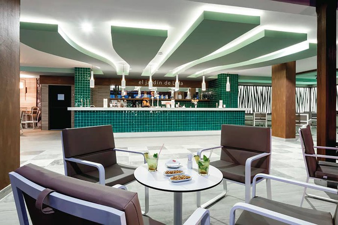 Imagen del bar/restaurante del Hotel Riu Costa Del Sol All Inclusive. Foto 11