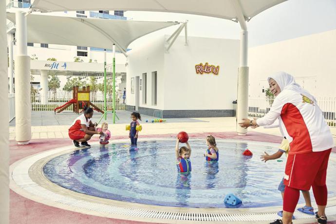 Imagen de la piscina del Hotel Riu Dubai Beach Resort - All Inclusive. Foto 18