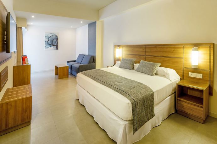 Imagen de la habitación del Hotel Riu Emerald Bay. Foto 3