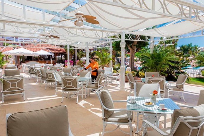 Imagen del bar/restaurante del Hotel Riu Garoé. Foto 2