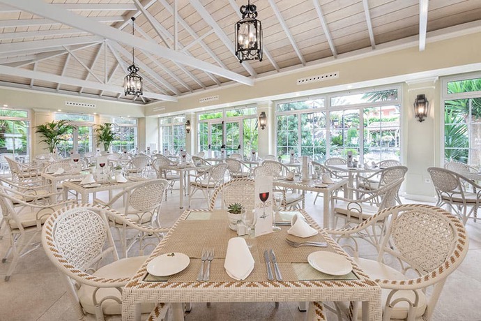 Imagen del bar/restaurante del Hotel Riu Garoé. Foto 3