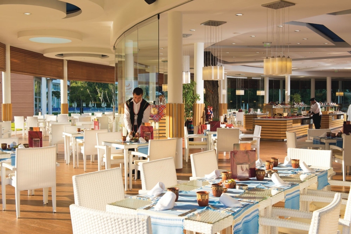 Imagen del bar/restaurante del Hotel Riu Helios - All Inclusive. Foto 5