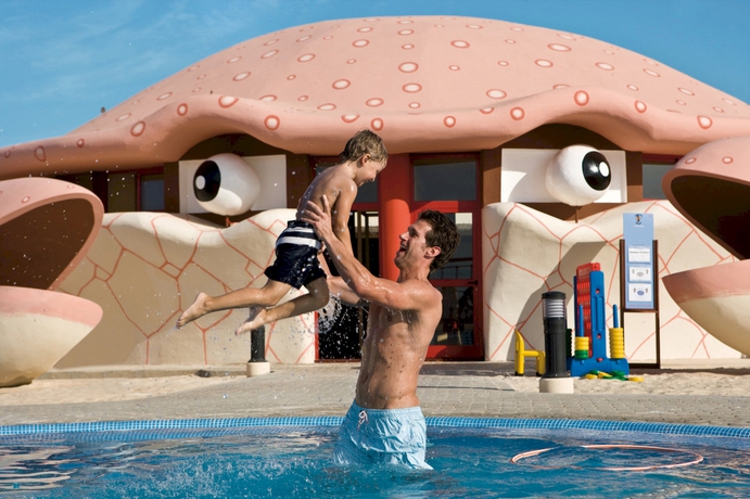 Imagen de la piscina del Hotel Riu Karamboa - All Inclusive. Foto 15