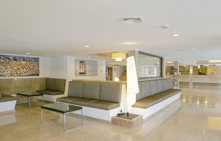 Imagen de los interiores del Hotel Riu La Mola. Foto 10