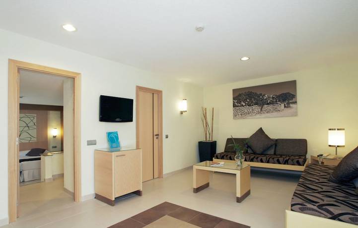 Imagen de la habitación del Hotel Riu La Mola. Foto 7