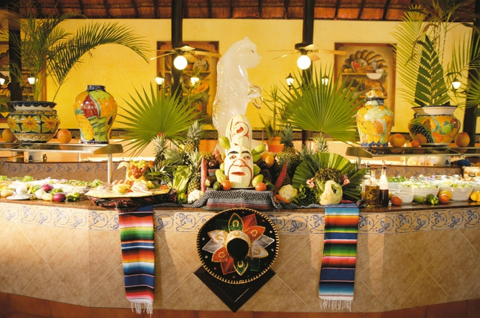 Imagen del bar/restaurante del Hotel Riu Lupita All Inclusive. Foto 4