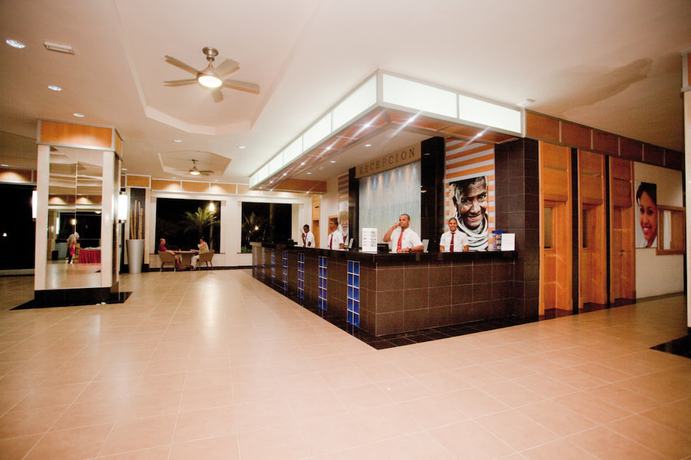 Imagen de los interiores del Hotel Riu Naiboa All Inclusive. Foto 10