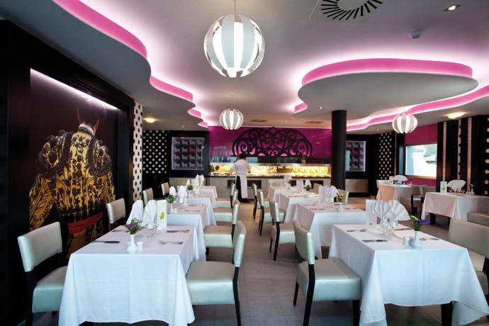 Imagen del bar/restaurante del Hotel Riu Nautilus - Adults Only. Foto 2