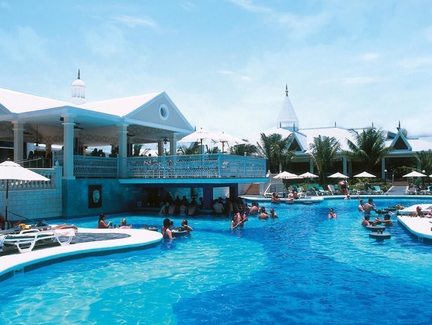 Imagen de la piscina del Hotel Riu Negril - All Inclusive. Foto 15
