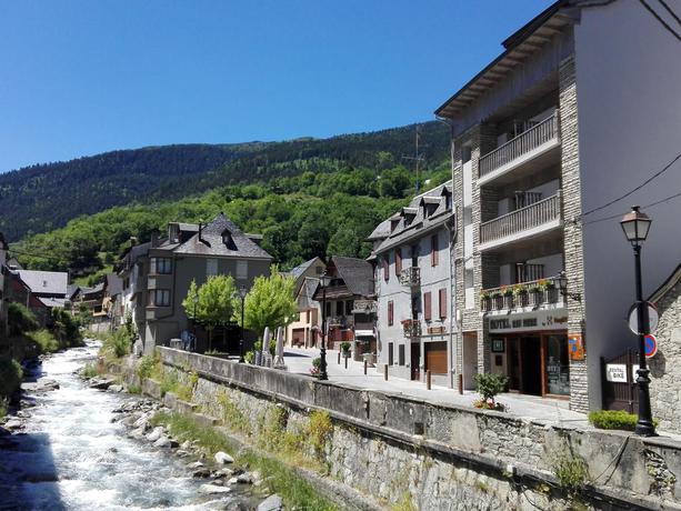 Imagen de los exteriores del Hotel Riu Nere. Foto 8