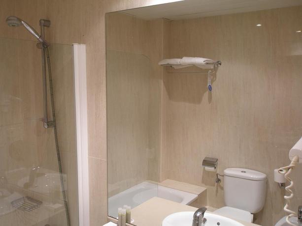 Imagen de la habitación del Hotel Riu Nere. Foto 3