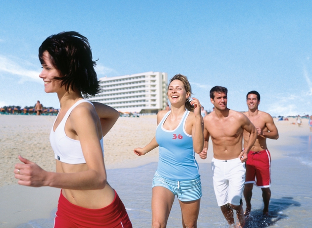 Imagen de los exteriores del Hotel Riu Oliva Beach Resort - All Inclusive. Foto 12